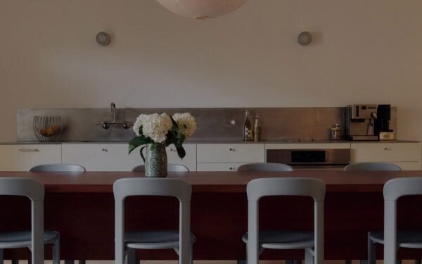 Wedge hace referencia al «modo y cultura europeos» para el diseño de su propio estudio