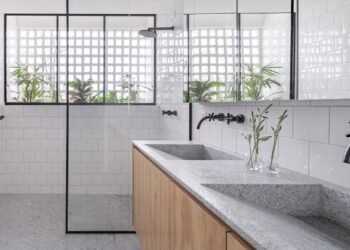 Ocho baños con lavabos esculturales de piedra maciza