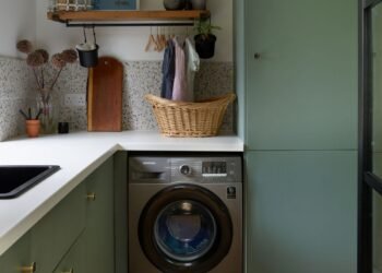 3 razones por las que su lavadora está goteando desde abajo