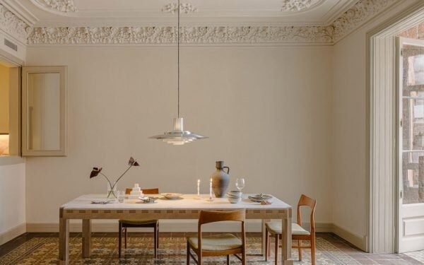 Sigla Studio restaura elementos originales dentro de un apartamento del siglo XX en Barcelona