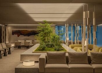 I IN crea un «salón» para la oficina de Tokio en un edificio del museo