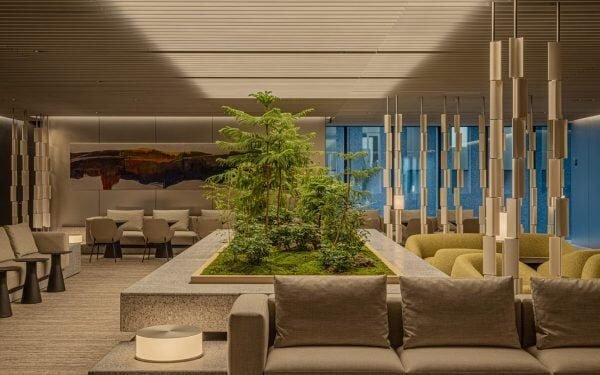 I IN crea un «salón» para la oficina de Tokio en un edificio del museo