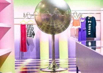 Uchronia le da a la tienda Koibird de Londres una colorida renovación psicodélica