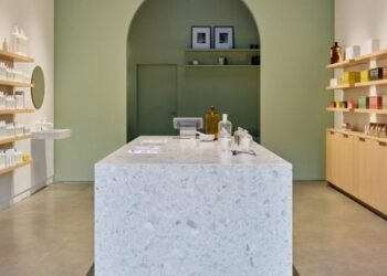 Bernheimer Architecture convierte la tienda de automóviles de Los Ángeles en una boutique Malin+Goetz