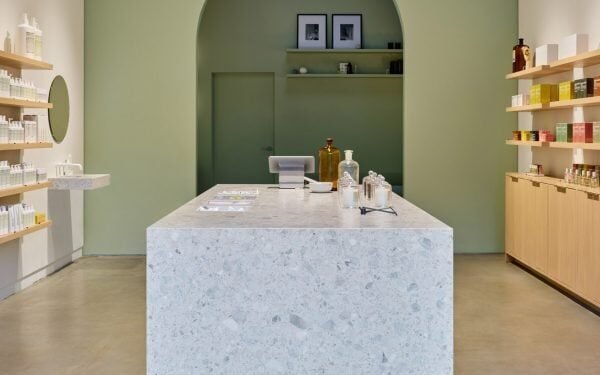 Bernheimer Architecture convierte la tienda de automóviles de Los Ángeles en una boutique Malin+Goetz