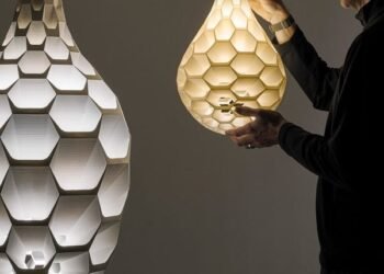 Mickus Projects presenta la lámpara colgante Hedron de bioplástico