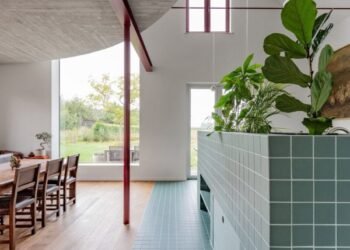 Ocho cocinas que incorporan atrevidos toques de azul