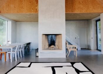 11 alfombras táctiles y rangos textiles presentados en la sala de exposición de Dezeen