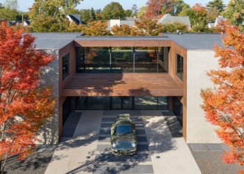 Michigan House diseñada para un coleccionista de whisky + Porsches