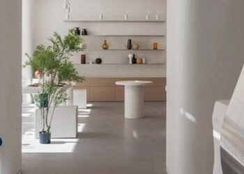 Studio Shoo combina «varias texturas de material» para la boutique de artículos para el hogar armenio