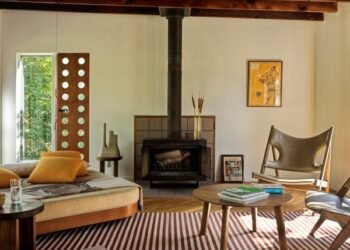 Bond convierte Fire Island House en una «máquina para voyeurismo»