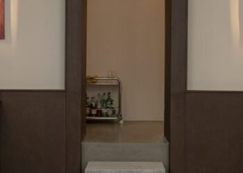 Gustav Winsth Designs Showroom estilo taberna para la marca de cristalería Bobo