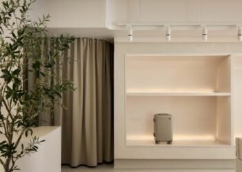 Ste Marie diseña el interior «soñado» para la tienda de equipaje de Toronto