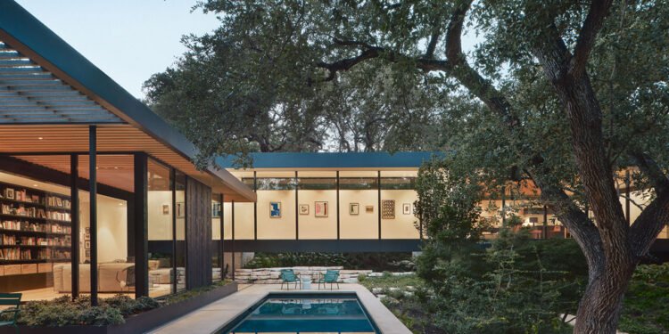 Una casa en voladizo en Austin abraza su paisaje natural