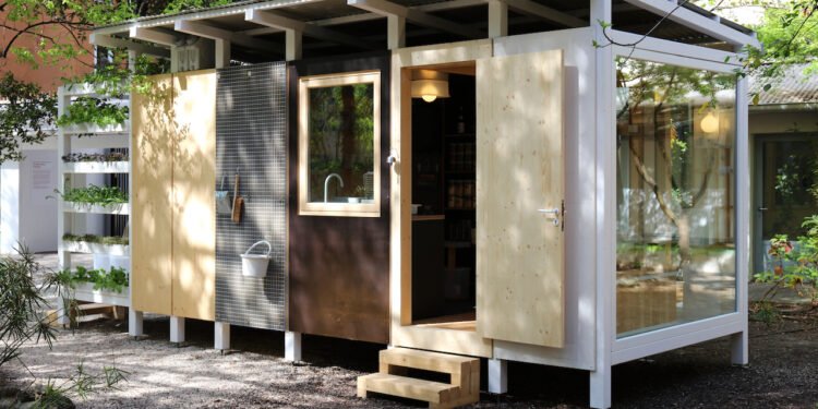 Muji diseña una micro-house y le da a los objetos para llenarlo