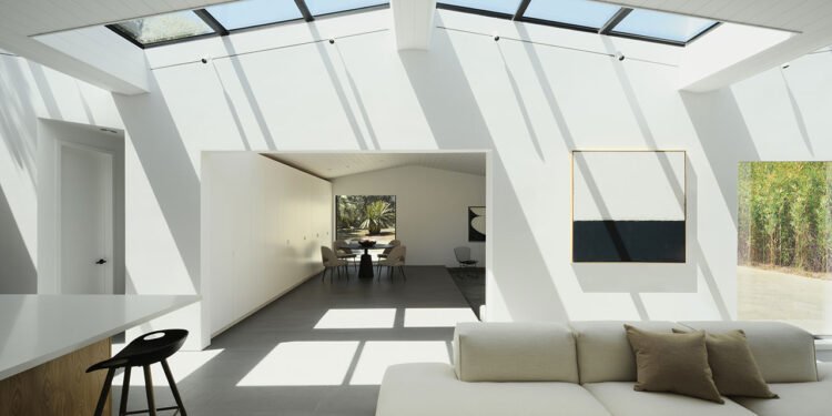 Una adu en el patio trasero en Silicon Valley trae tranquilidad japonesa