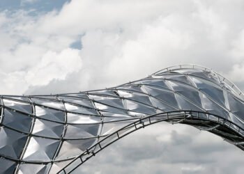 Porsche + Norman Foster está construyendo puentes inspirados en los sueños