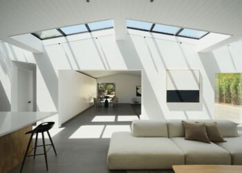 Una adu en el patio trasero en Silicon Valley trae tranquilidad japonesa