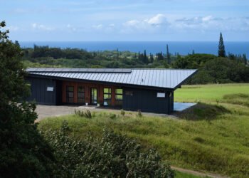 El hogar de Maui combina el minimalismo moderno con diseño experto en clima