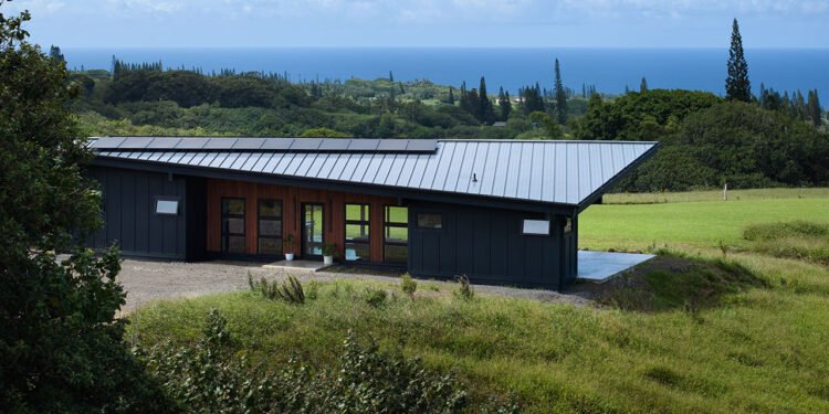 El hogar de Maui combina el minimalismo moderno con diseño experto en clima