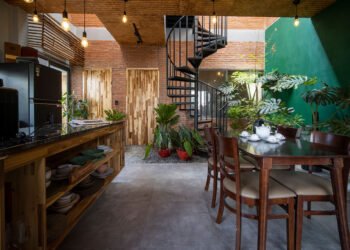Hogar moderno en Tien Giang que honra a la arquitectura vietnamita