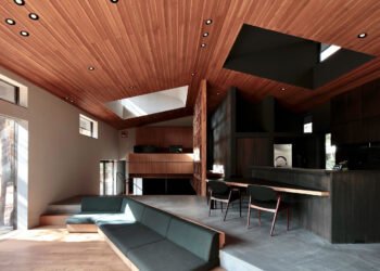 La residencia YMK trae vida en capas a las tierras altas de Karuizawa