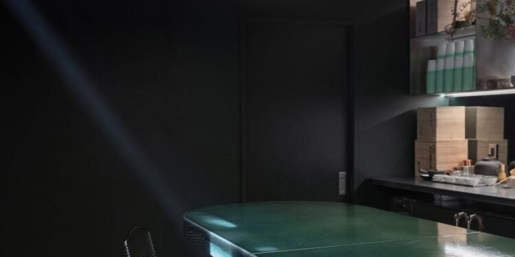 Ciguë crea "aterciopelado y misterioso" Interior para 12 matcha en Nueva York