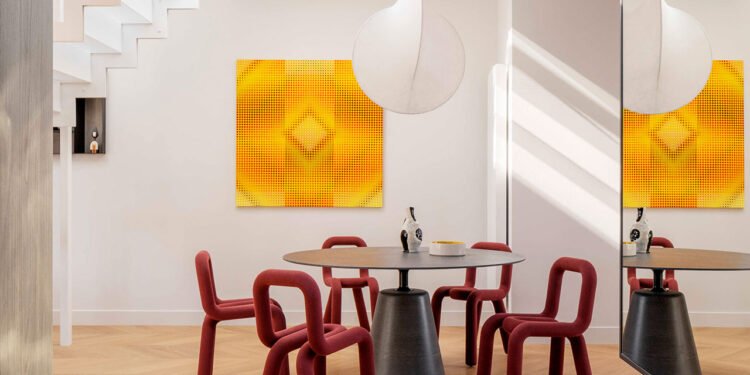 Una transformación del ático lleno de luz en el corazón de Varsovia