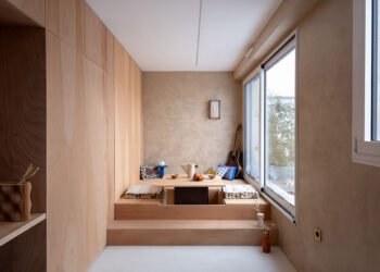 Un estudio parisino reinventó como un capullo minimalista