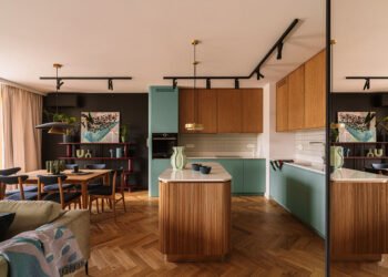 El color se encuentra con el carácter en este apartamento de Kraków de inspiración retro