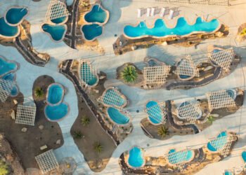 Piscinas geotérmicas, baños audaces, fundas de pastillas + más