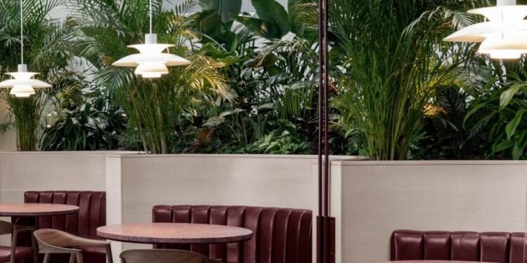 MRDK actualiza el salón del aeropuerto de Calgary con "oasis de jardín" extensión