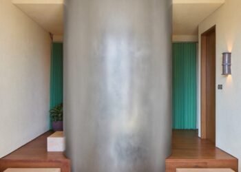 "Inmersivo y arquitectónico" El baño define el apartamento de Dubai