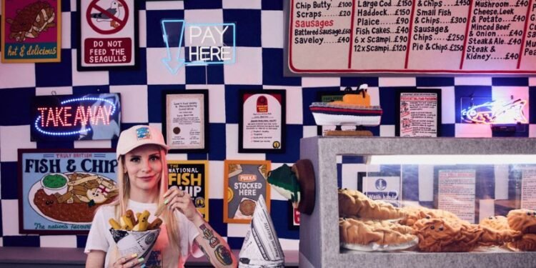 Lucy Sparrow Stitches a mano Londres Fish and Chip Shop completamente fuera de fieltro