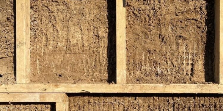 Dezeen en profundidad pregunta si un antiguo material de construcción puede volver a la corriente principal