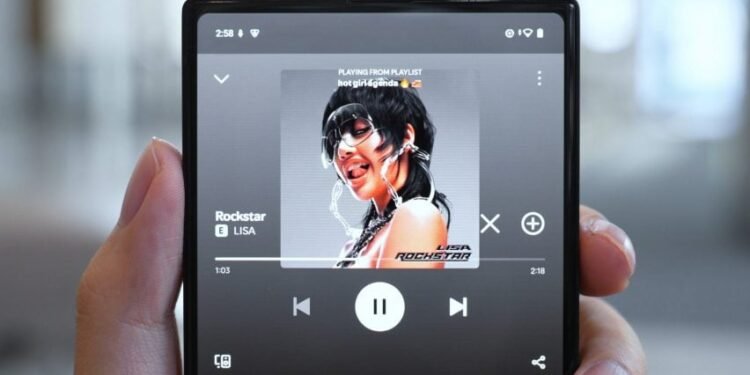 Ikko intenta reinventar el teléfono inteligente con AI-LED Mindone