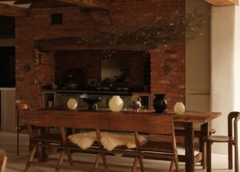 Jobe Burns utiliza materiales tradicionales para revivir West Country Farmhouse