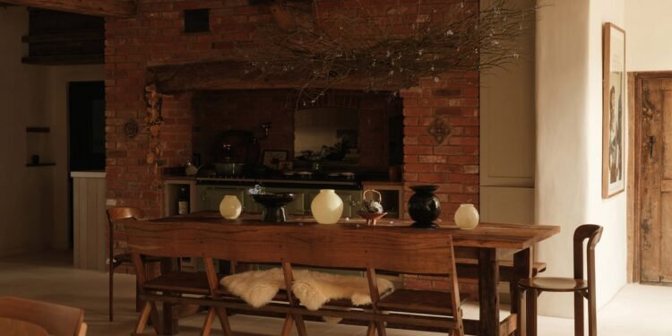 Jobe Burns utiliza materiales tradicionales para revivir West Country Farmhouse