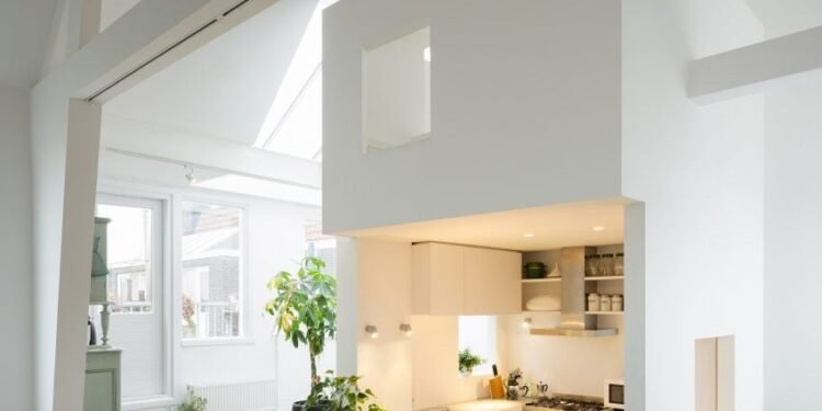 Ocho casas con cocinas que se duplican como paredes de partición