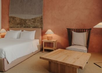 El minimalismo y la artesanía georgiana se combinan en Lopota Lake Resort