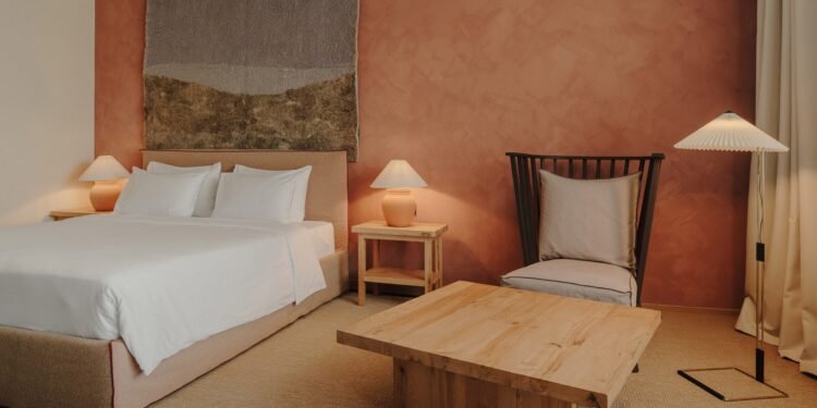 El minimalismo y la artesanía georgiana se combinan en Lopota Lake Resort