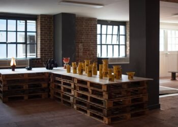 La exposición de limpieza en seco está «transmitiendo las nuevas obras frescas» de los diseñadores