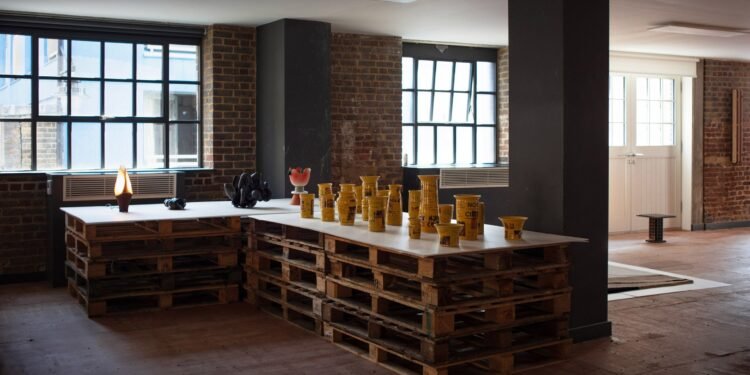 La exposición de limpieza en seco está «transmitiendo las nuevas obras frescas» de los diseñadores