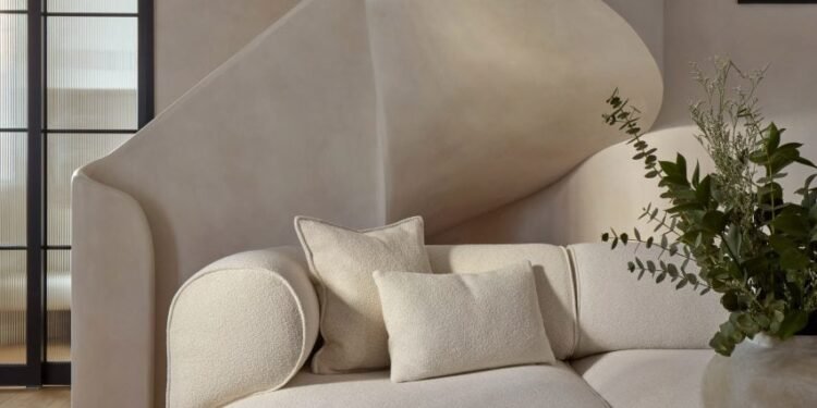 Escalera escultórica Formas de la pieza central de la casa renovada de Londres por Michaelis Boyd