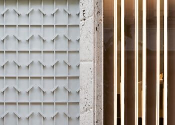 La joyería informa la fachada para la tienda Nikos Koulis en Atenas