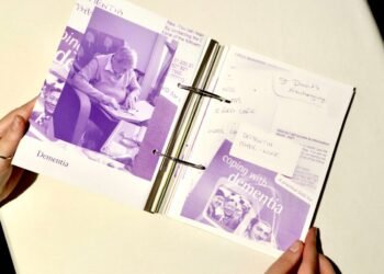 La tinta desaparecida se desvanece como recuerdos en boom saloon book