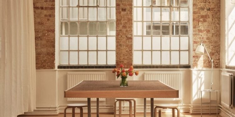 Thiss Studio toma "enfoque estricto para la reutilización de materiales" en oficina flexible