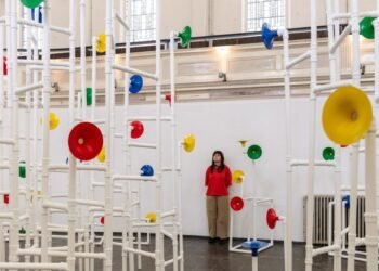 El Utooto de Yuri Suzuki es una escultura de sonido de bricolaje informada por las ciudades utópicas