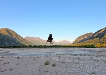 La agenda de Dezeen Edición US presenta imágenes de la «Primera Superbike de Vuelo del mundo»