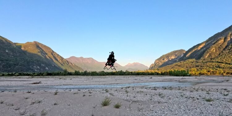 La agenda de Dezeen Edición US presenta imágenes de la «Primera Superbike de Vuelo del mundo»